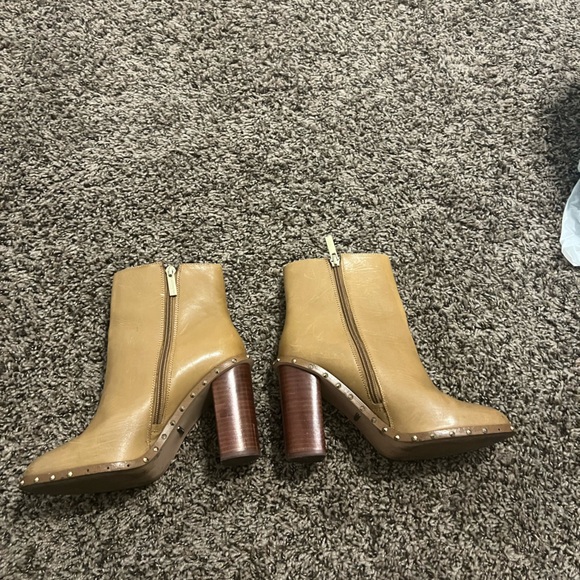 Gianni Bini brown leather boots with heel - Picture 2 of 5
